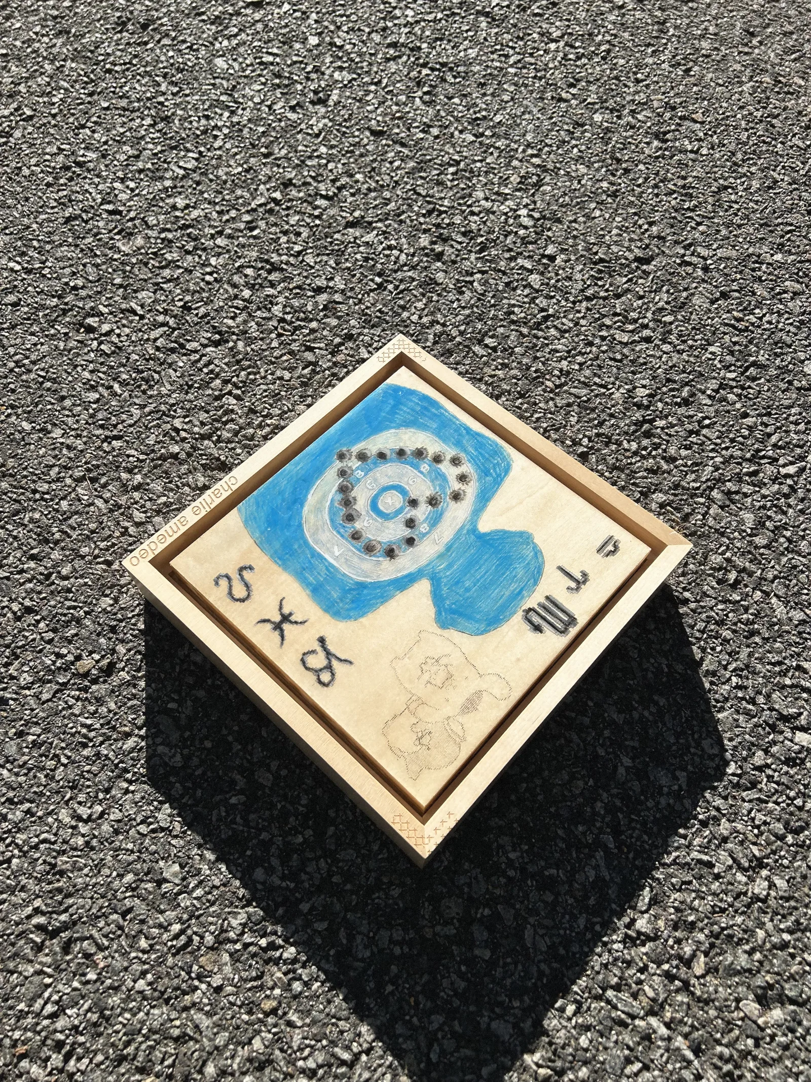 detail shot of omgg what's your sign